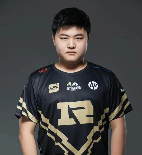 星空体育-Uzi迎来七赛季高光表现，RNG球迷沸腾！的简单介绍