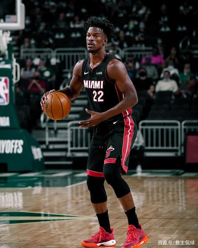 星空体育-包含Scout回归赛场，精彩发挥首场状态亮眼，雄鹿观众沸腾！的词条